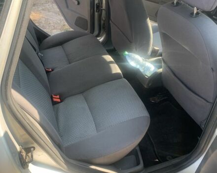 Серый Форд Фокус, объемом двигателя 1.6 л и пробегом 283 тыс. км за 3800 $, фото 3 на Automoto.ua