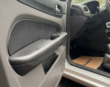 Серый Форд Фокус, объемом двигателя 1.56 л и пробегом 300 тыс. км за 3550 $, фото 12 на Automoto.ua