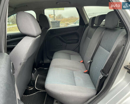 Сірий Форд Фокус, об'ємом двигуна 1.56 л та пробігом 319 тис. км за 3650 $, фото 37 на Automoto.ua