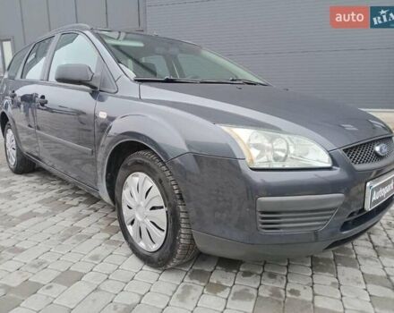 Серый Форд Фокус, объемом двигателя 1.6 л и пробегом 317 тыс. км за 3690 $, фото 2 на Automoto.ua