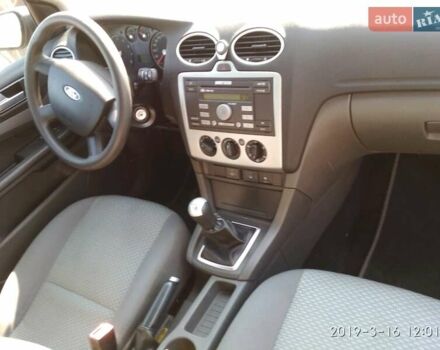 Серый Форд Фокус, объемом двигателя 1.6 л и пробегом 220 тыс. км за 5000 $, фото 5 на Automoto.ua