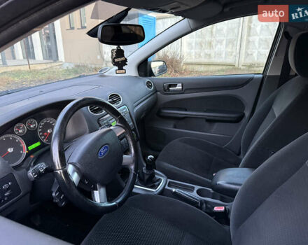 Серый Форд Фокус, объемом двигателя 1.6 л и пробегом 224 тыс. км за 3750 $, фото 19 на Automoto.ua