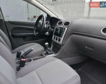 Серый Форд Фокус, объемом двигателя 1.6 л и пробегом 317 тыс. км за 3690 $, фото 10 на Automoto.ua