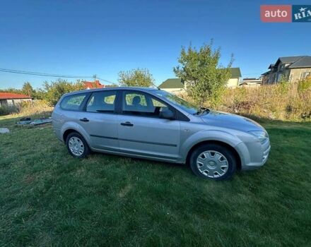 Серый Форд Фокус, объемом двигателя 1.6 л и пробегом 204 тыс. км за 4100 $, фото 2 на Automoto.ua