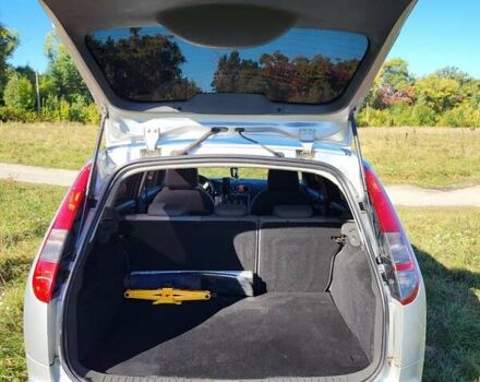 Серый Форд Фокус, объемом двигателя 1.6 л и пробегом 208 тыс. км за 4500 $, фото 9 на Automoto.ua