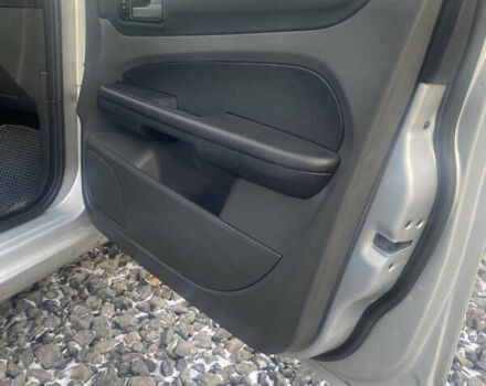 Сірий Форд Фокус, об'ємом двигуна 1.6 л та пробігом 209 тис. км за 3650 $, фото 13 на Automoto.ua