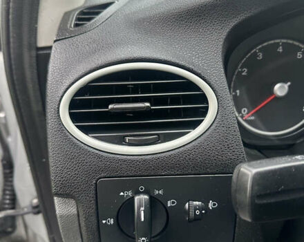 Серый Форд Фокус, объемом двигателя 1.6 л и пробегом 176 тыс. км за 4599 $, фото 21 на Automoto.ua