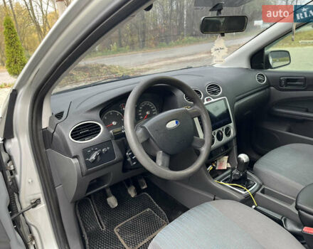 Сірий Форд Фокус, об'ємом двигуна 1.56 л та пробігом 319 тис. км за 3650 $, фото 27 на Automoto.ua