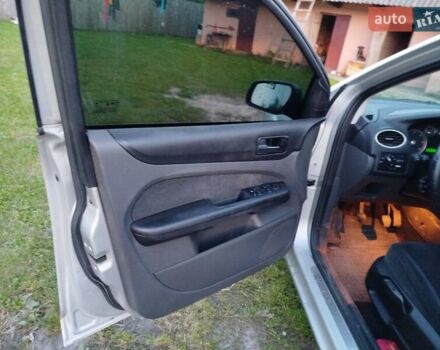 Серый Форд Фокус, объемом двигателя 1.75 л и пробегом 388 тыс. км за 4300 $, фото 4 на Automoto.ua