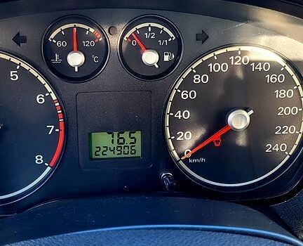 Сірий Форд Фокус, об'ємом двигуна 1.6 л та пробігом 224 тис. км за 4500 $, фото 6 на Automoto.ua