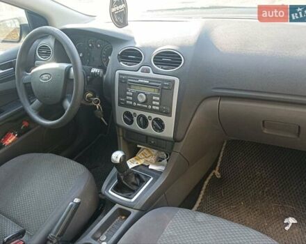 Серый Форд Фокус, объемом двигателя 1.56 л и пробегом 300 тыс. км за 3200 $, фото 13 на Automoto.ua