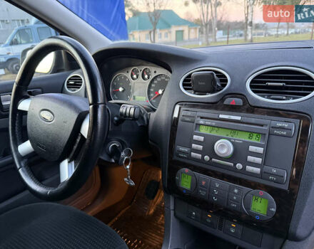 Серый Форд Фокус, объемом двигателя 1.6 л и пробегом 224 тыс. км за 3750 $, фото 4 на Automoto.ua