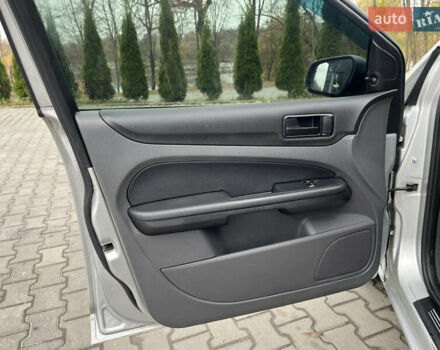 Сірий Форд Фокус, об'ємом двигуна 1.56 л та пробігом 319 тис. км за 3650 $, фото 25 на Automoto.ua