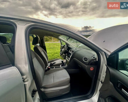 Серый Форд Фокус, объемом двигателя 1.6 л и пробегом 176 тыс. км за 4599 $, фото 33 на Automoto.ua