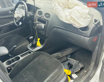 Сірий Форд Фокус, об'ємом двигуна 1.6 л та пробігом 200 тис. км за 2200 $, фото 6 на Automoto.ua