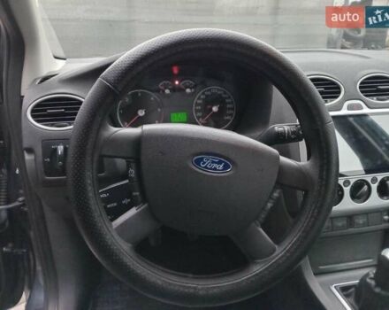 Серый Форд Фокус, объемом двигателя 1.6 л и пробегом 317 тыс. км за 3690 $, фото 18 на Automoto.ua