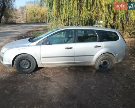 Серый Форд Фокус, объемом двигателя 1.56 л и пробегом 300 тыс. км за 3200 $, фото 6 на Automoto.ua