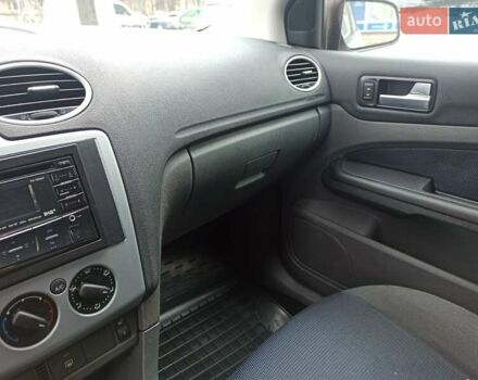 Серый Форд Фокус, объемом двигателя 2 л и пробегом 276 тыс. км за 5200 $, фото 14 на Automoto.ua