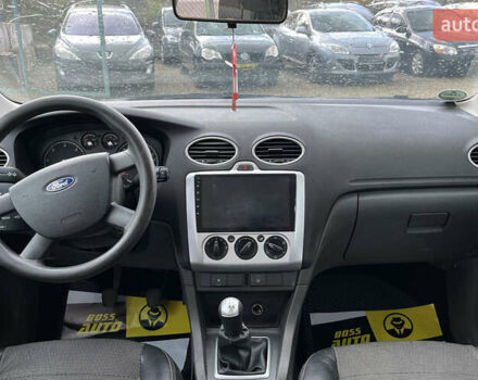 Серый Форд Фокус, объемом двигателя 1.56 л и пробегом 287 тыс. км за 4500 $, фото 8 на Automoto.ua
