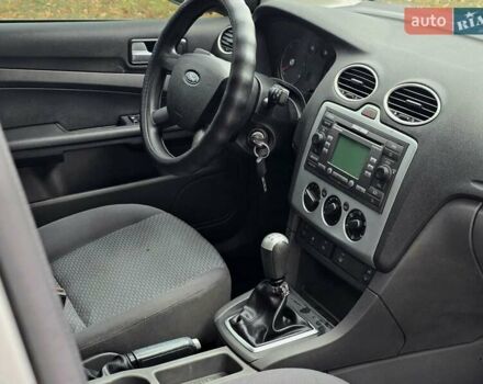 Серый Форд Фокус, объемом двигателя 1.56 л и пробегом 180 тыс. км за 3400 $, фото 27 на Automoto.ua