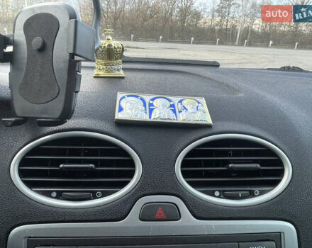 Серый Форд Фокус, объемом двигателя 1.6 л и пробегом 277 тыс. км за 4400 $, фото 8 на Automoto.ua