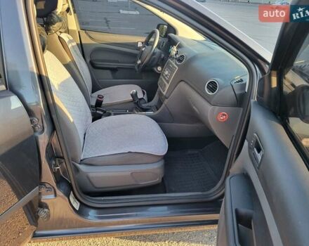 Сірий Форд Фокус, об'ємом двигуна 1.6 л та пробігом 319 тис. км за 5600 $, фото 4 на Automoto.ua