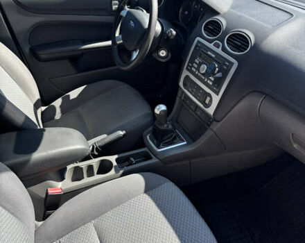 Серый Форд Фокус, объемом двигателя 1.6 л и пробегом 235 тыс. км за 4950 $, фото 16 на Automoto.ua