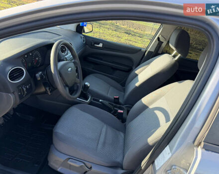 Серый Форд Фокус, объемом двигателя 1.6 л и пробегом 216 тыс. км за 4600 $, фото 17 на Automoto.ua