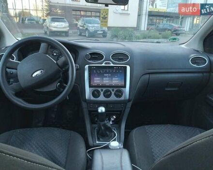 Серый Форд Фокус, объемом двигателя 1.6 л и пробегом 240 тыс. км за 4500 $, фото 1 на Automoto.ua