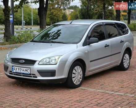 Серый Форд Фокус, объемом двигателя 1.56 л и пробегом 180 тыс. км за 3400 $, фото 1 на Automoto.ua