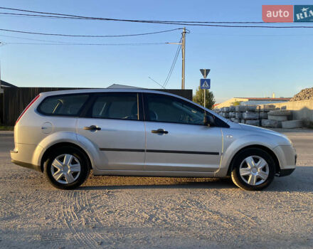 Серый Форд Фокус, объемом двигателя 1.6 л и пробегом 310 тыс. км за 4950 $, фото 1 на Automoto.ua