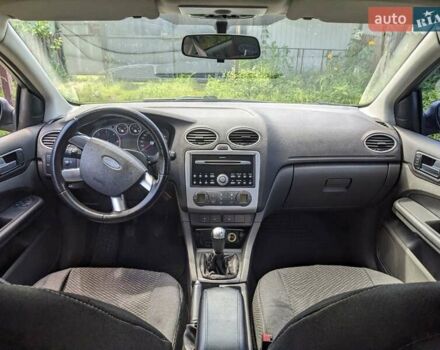 Серый Форд Фокус, объемом двигателя 1.6 л и пробегом 264 тыс. км за 4500 $, фото 6 на Automoto.ua