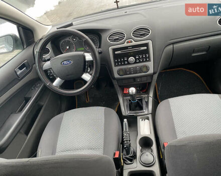Серый Форд Фокус, объемом двигателя 1.6 л и пробегом 276 тыс. км за 3400 $, фото 14 на Automoto.ua