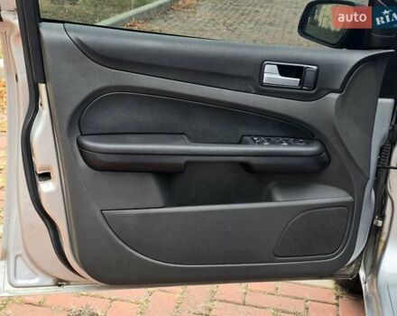 Серый Форд Фокус, объемом двигателя 1.56 л и пробегом 180 тыс. км за 3400 $, фото 13 на Automoto.ua