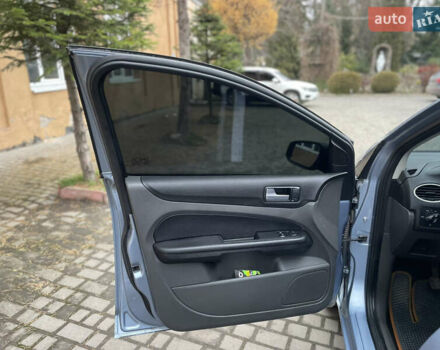 Серый Форд Фокус, объемом двигателя 1.6 л и пробегом 276 тыс. км за 4000 $, фото 26 на Automoto.ua