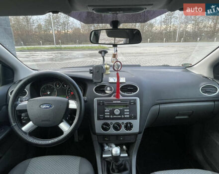 Серый Форд Фокус, объемом двигателя 1.6 л и пробегом 277 тыс. км за 4400 $, фото 16 на Automoto.ua