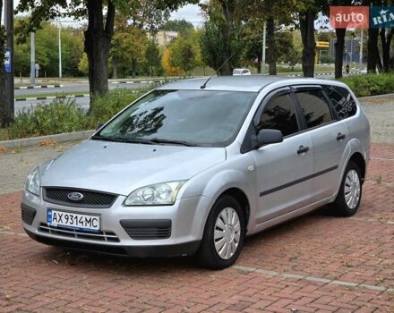 Серый Форд Фокус, объемом двигателя 1.56 л и пробегом 180 тыс. км за 3400 $, фото 2 на Automoto.ua