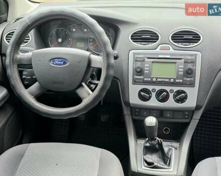 Серый Форд Фокус, объемом двигателя 1.56 л и пробегом 180 тыс. км за 3400 $, фото 25 на Automoto.ua