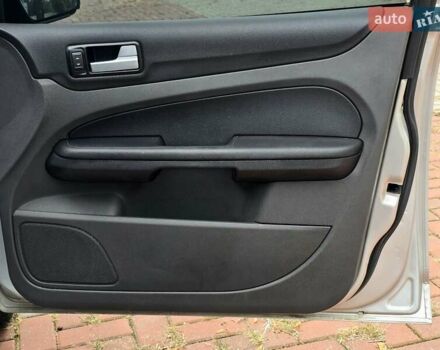 Серый Форд Фокус, объемом двигателя 1.56 л и пробегом 180 тыс. км за 3400 $, фото 26 на Automoto.ua