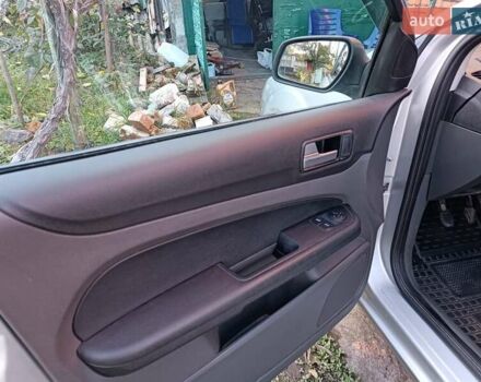 Серый Форд Фокус, объемом двигателя 1.6 л и пробегом 359 тыс. км за 3899 $, фото 1 на Automoto.ua