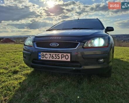 Серый Форд Фокус, объемом двигателя 1.6 л и пробегом 290 тыс. км за 4800 $, фото 2 на Automoto.ua