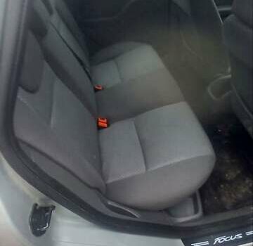 Серый Форд Фокус, объемом двигателя 1.6 л и пробегом 200 тыс. км за 4600 $, фото 7 на Automoto.ua