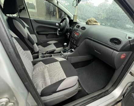 Серый Форд Фокус, объемом двигателя 1.6 л и пробегом 257 тыс. км за 4200 $, фото 6 на Automoto.ua