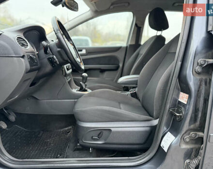 Серый Форд Фокус, объемом двигателя 1.8 л и пробегом 200 тыс. км за 4450 $, фото 59 на Automoto.ua