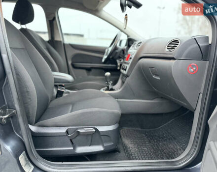 Сірий Форд Фокус, об'ємом двигуна 1.8 л та пробігом 200 тис. км за 4200 $, фото 59 на Automoto.ua