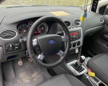 Серый Форд Фокус, объемом двигателя 1.6 л и пробегом 290 тыс. км за 4500 $, фото 6 на Automoto.ua