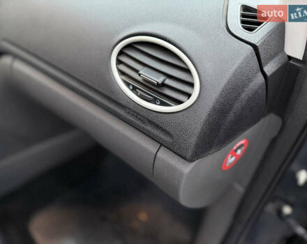 Сірий Форд Фокус, об'ємом двигуна 1.8 л та пробігом 200 тис. км за 4200 $, фото 64 на Automoto.ua