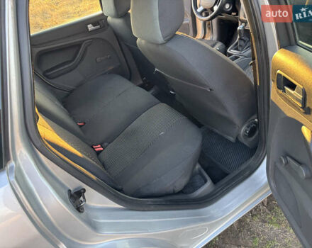 Серый Форд Фокус, объемом двигателя 1.6 л и пробегом 202 тыс. км за 4999 $, фото 12 на Automoto.ua