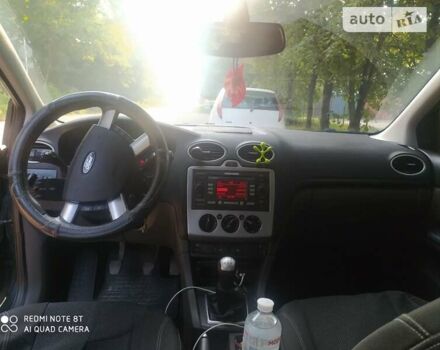 Серый Форд Фокус, объемом двигателя 1.6 л и пробегом 301 тыс. км за 3900 $, фото 3 на Automoto.ua