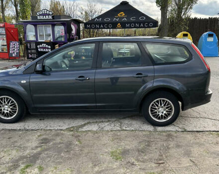 Серый Форд Фокус, объемом двигателя 1.39 л и пробегом 180 тыс. км за 5000 $, фото 2 на Automoto.ua